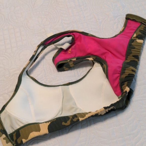 Camo pink sports bra perfect for shoot - Picture 5 of 5